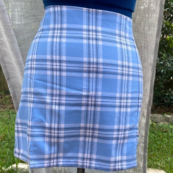 Brandy Melville Dresses & Skirts - Brandy Melville plaid blue and white cara mini skirt